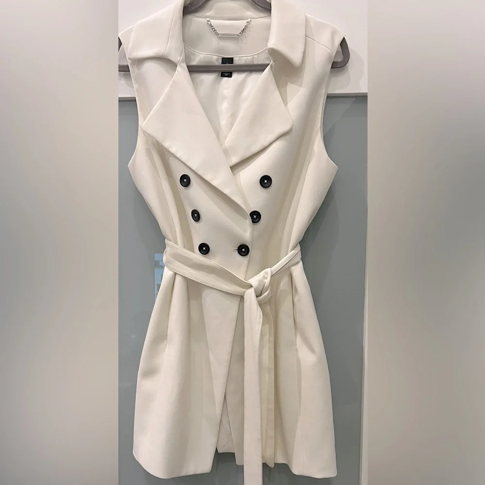 White House Black Market White Sleeveless Shirt/Vest - Picture 1 of 2